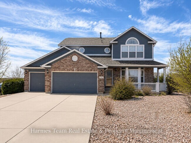 Foto del edificio - Spacious Home with Mountain Views & Finished Basement