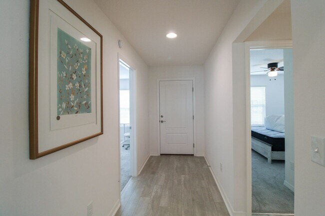 Foto del edificio - 7673 Woodley Ter