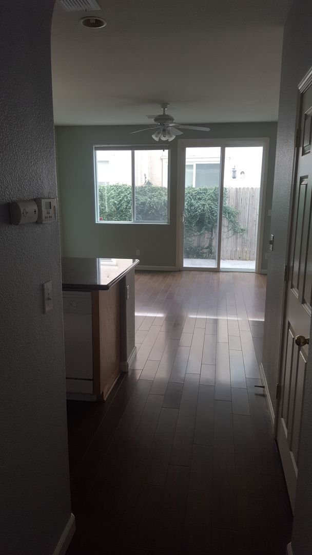 Building Photo - Beautiful 2 bed 2.5 bath in Natomas!