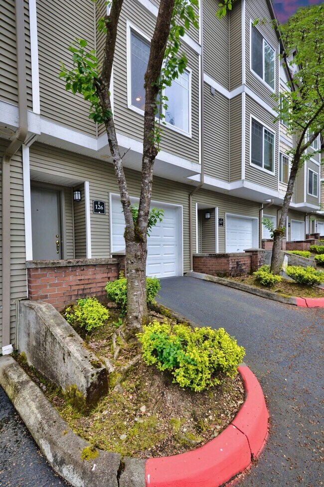 Foto del edificio - 18501 SE Newport Way