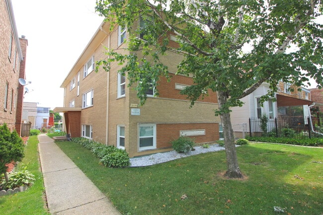 Building Photo - 3119 N Narragansett Ave