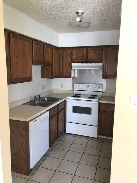 Kitchen - 612 Rue St Martin