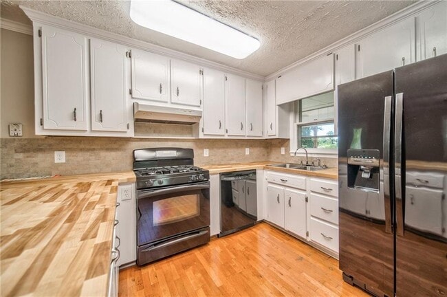 Building Photo - 216 Cedar Valley Ct