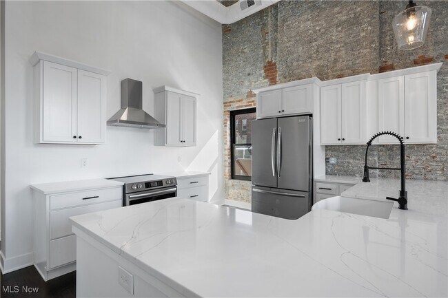 Foto del edificio - 1277 W 6th St