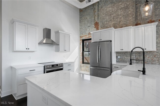 Building Photo - 1277 W 6th St