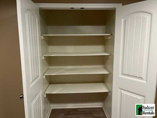 Building Photo - Newly Renovated 3BR house in a great locat...