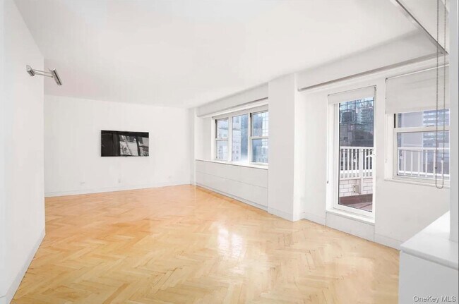Foto del edificio - 153 E 57th St