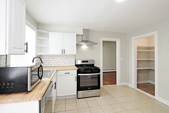 Building Photo - Updated, Pet-Friendly Fry's Spring Duplex - Grad Students Are Welcome!