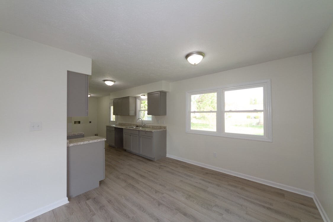 Updated 3 bedroom 1.5 bath home in desirab... - Updated 3 bedroom 1.5 bath home in desirab...