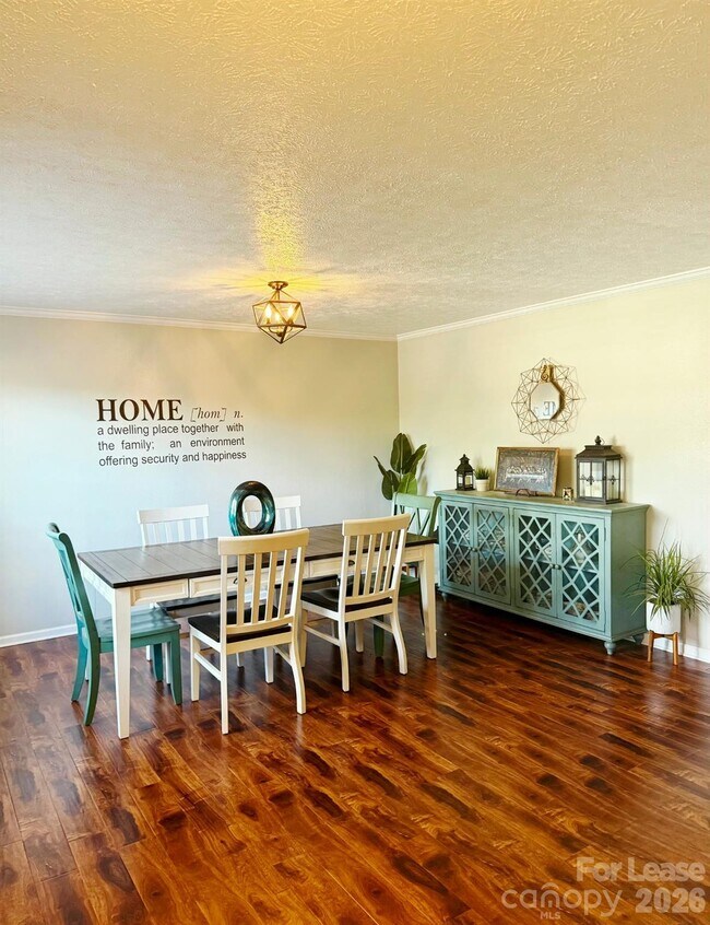 Foto del edificio - 1906 Leesburg Dr