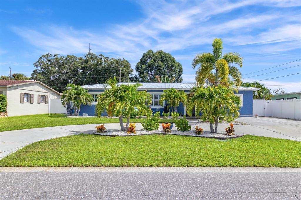 Foto principal - 5880 39th Ave N