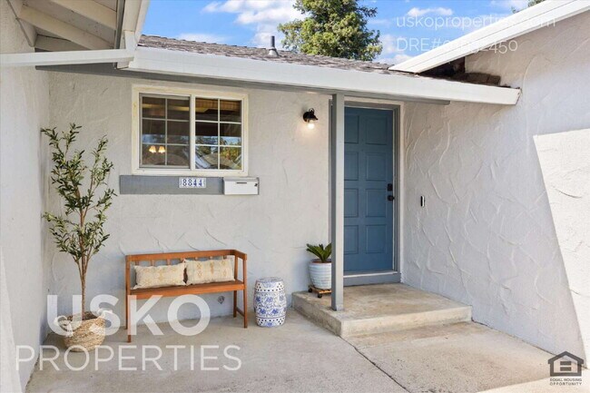 Foto del edificio - 8844 Garden Glen Way