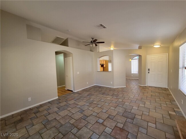 Foto del edificio - 7872 Blue Charm Ave