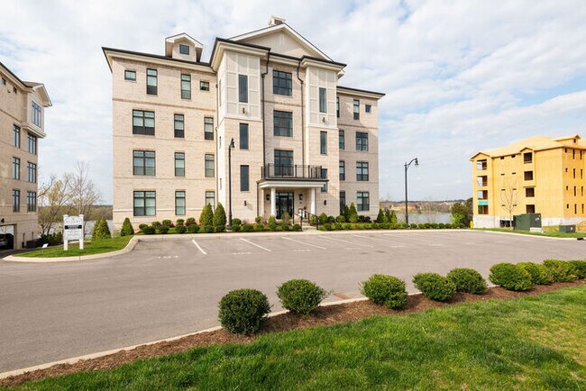 Building Photo - Lakefront Condo Available!