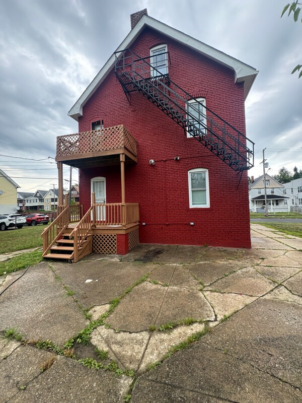 Building Photo - 15353 Yorick Ave