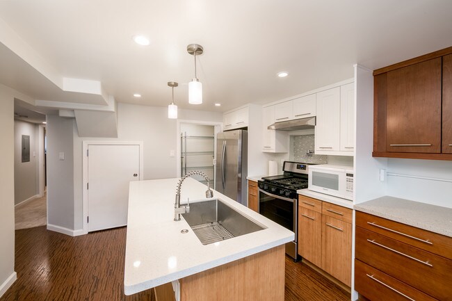 Kitchen - 653 St Francis Blvd