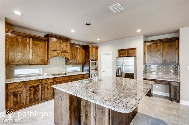 Building Photo - 4 br, 4 bath House - 5301 Runnymede Ct