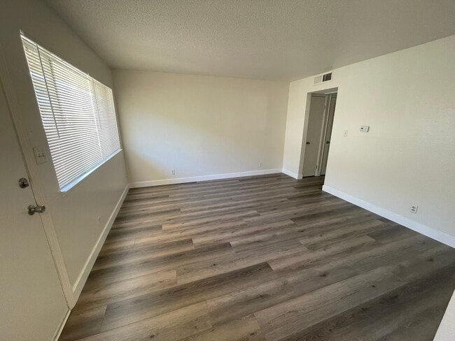 Unit 3 Living Room - Heritage Glen Apartments