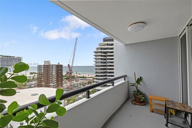 Foto del edificio - 3200 Collins Ave