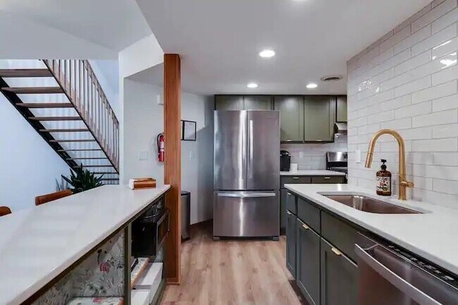 Foto del edificio - 6011 South Ct