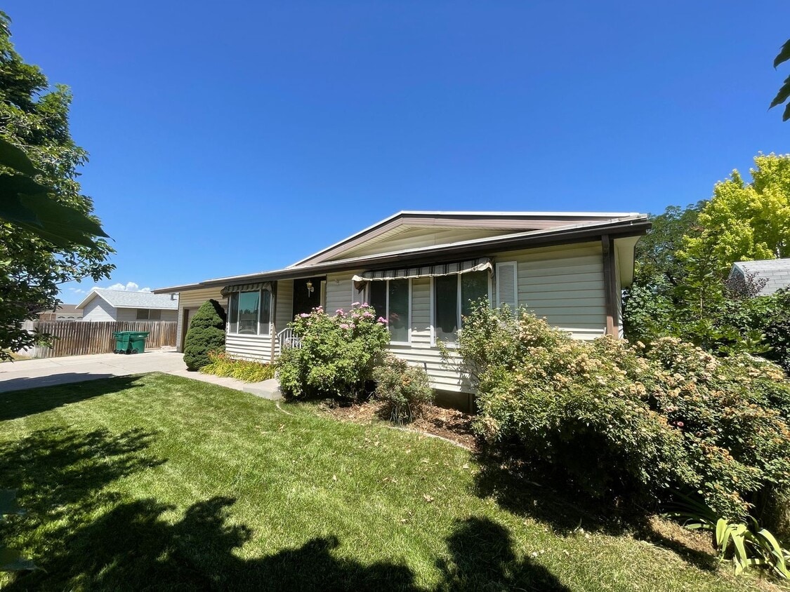 Primary Photo - Great 5 Bed/3 Bath home in Orem