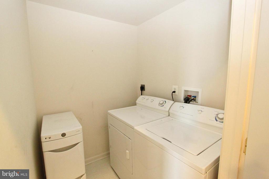 Primary Photo - 74 Davis St