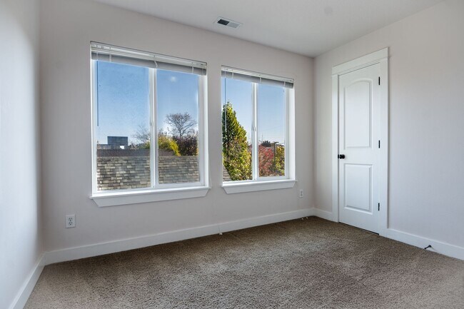 Foto del edificio - Remodeled 3/2.5 Townhomes