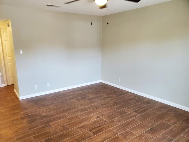 Foto del edificio - 5502 Rose Hill Cir