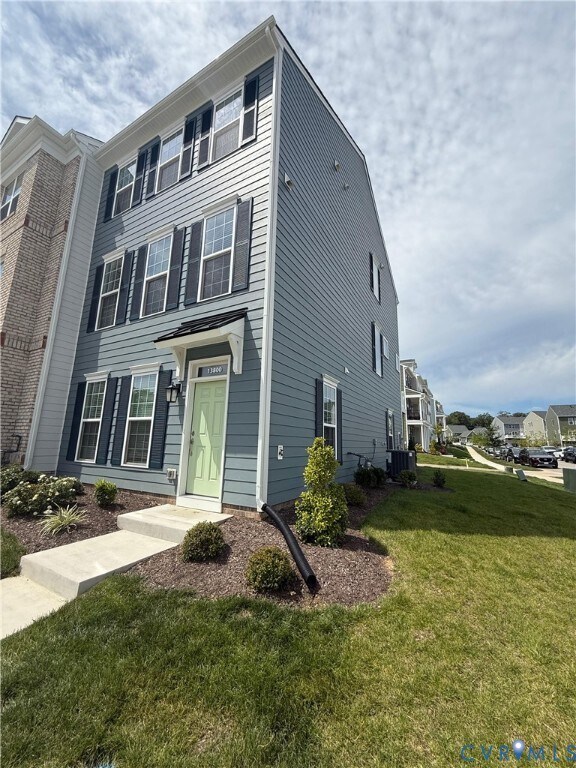 Foto principal - 13800 Village View Dr