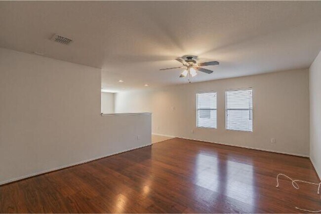 Building Photo - 833 Santa Rosa Dr