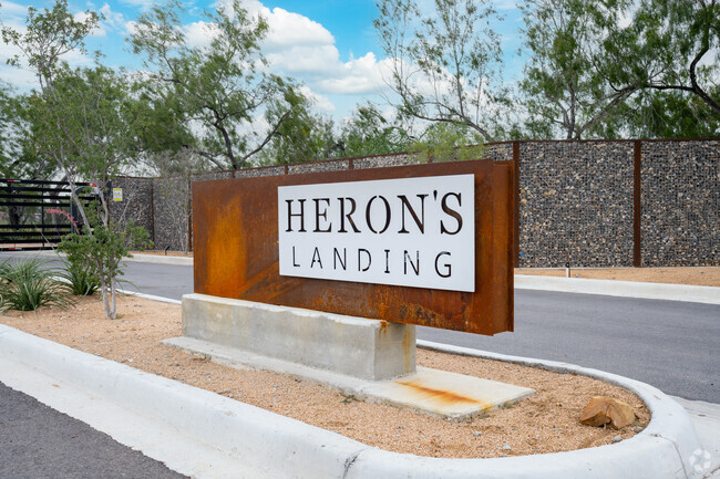 Entrada principal de Heron&#39;s Landing - Heron’s Landing