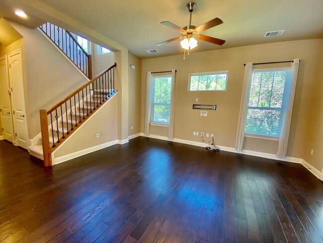Building Photo - 3 Bedroom 2.5 Bathroom Detached Condo in South Austin!!