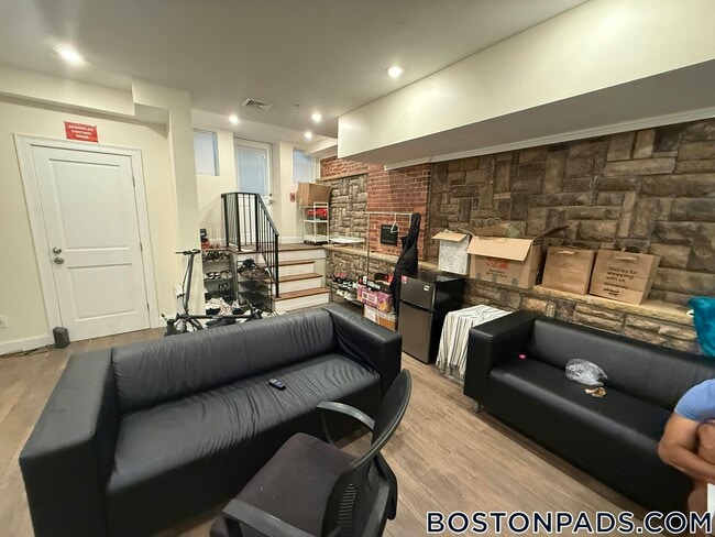 Foto del edificio - 1616 Beacon St