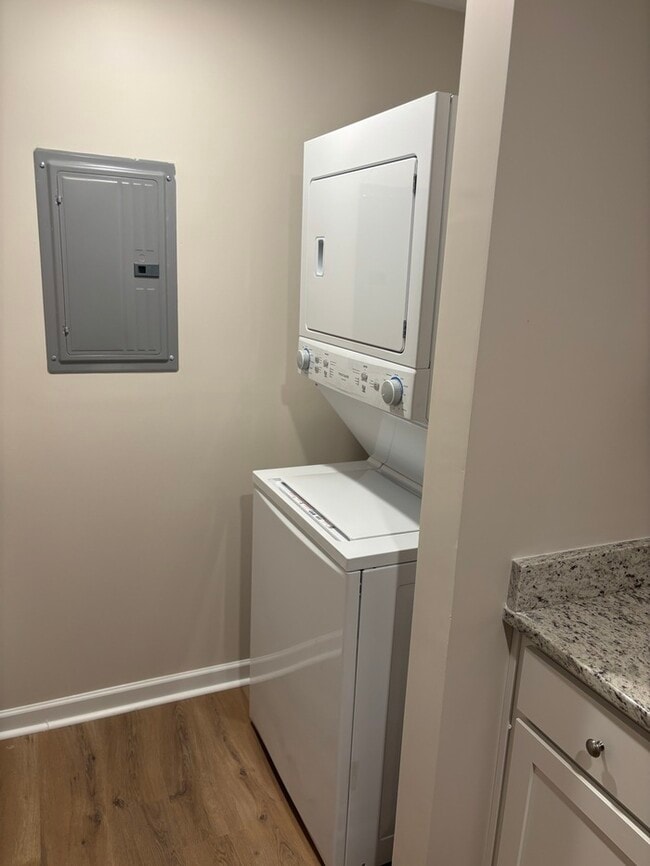 Building Photo - South Nashville 2 bedroom 2 bath Condo