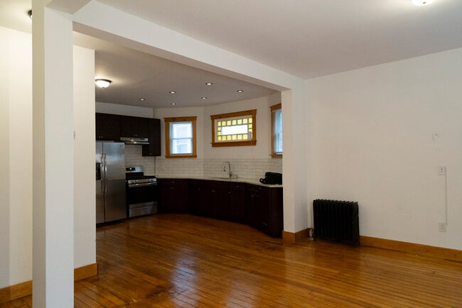 Building Photo - 283 St Pauls Ave