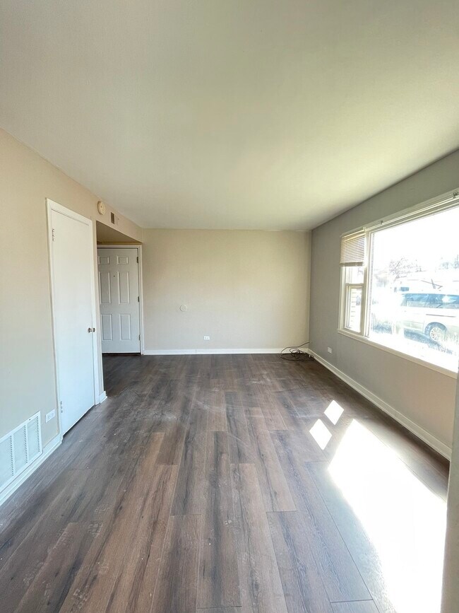 6724 Pine Tree St Unit 7A, Hanover Park, IL 60133 Condo for Rent in