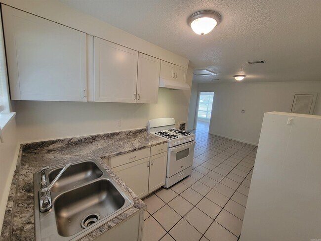 Building Photo - 824 Jane Dr