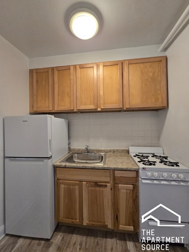 Foto del edificio - 6910 N Ravenswood Ave