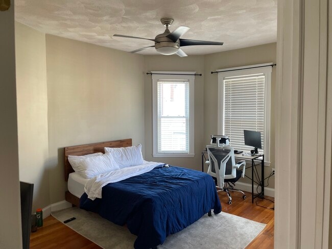 Foto del edificio - 211 W 8th St