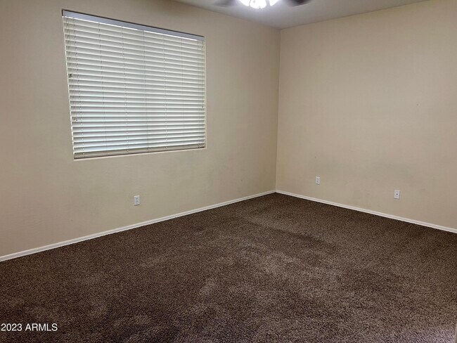 Foto del edificio - 4538 N 129th Ave