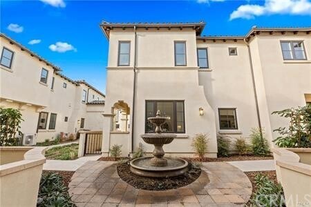 Building Photo - 909 Arcadia Ave