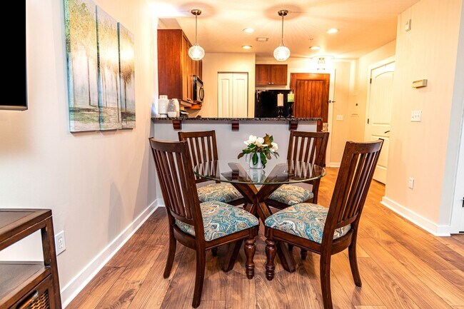 Building Photo - Romantic Getaway 5317