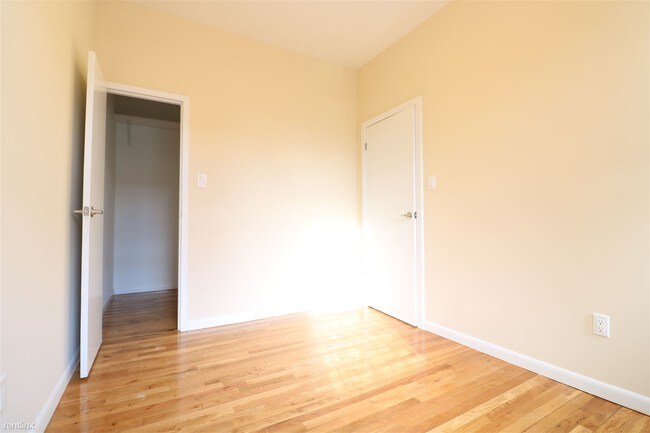 Building Photo - 475 Wilson Ave