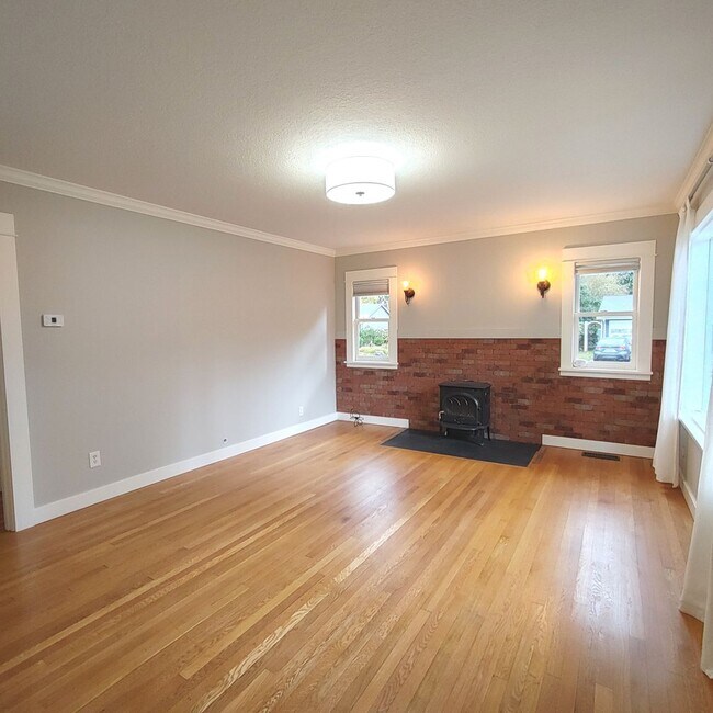 Foto del edificio - Gorgeous 1930's Lake Oswego Home Beautiful...