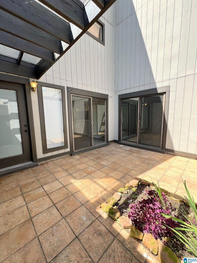 Foto del edificio - 3350 Altamont Rd S