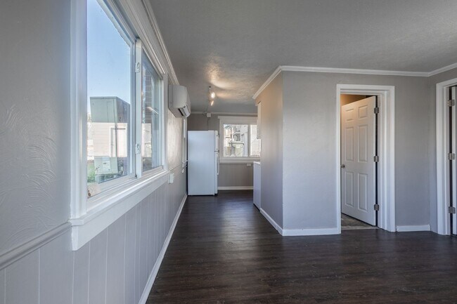 Foto del edificio - Renovated 2 Bed / 1 Bath Duplex