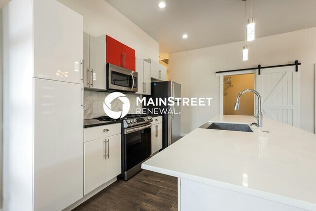Foto del edificio - 3 Bedroom Pet-Friendly Home in Oklahoma City, OK with Main Street Renewal