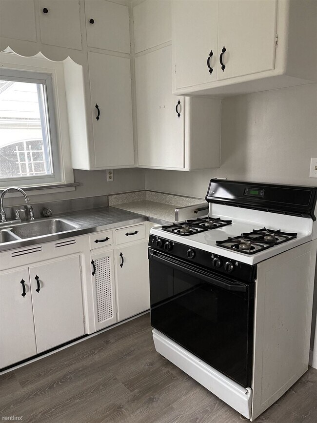Building Photo - 4 br, 1 bath House - 255 Lockwood St