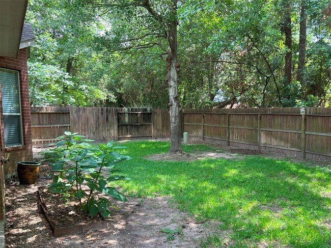 Foto del edificio - 2400 Springwood Glen Ln