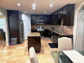 Building Photo - 6352 Glenhagen Dr